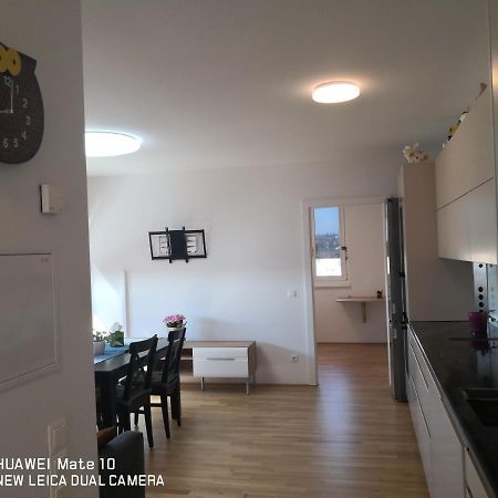 Modern Apartment Bei U Bahn Simmering Viena Exterior foto