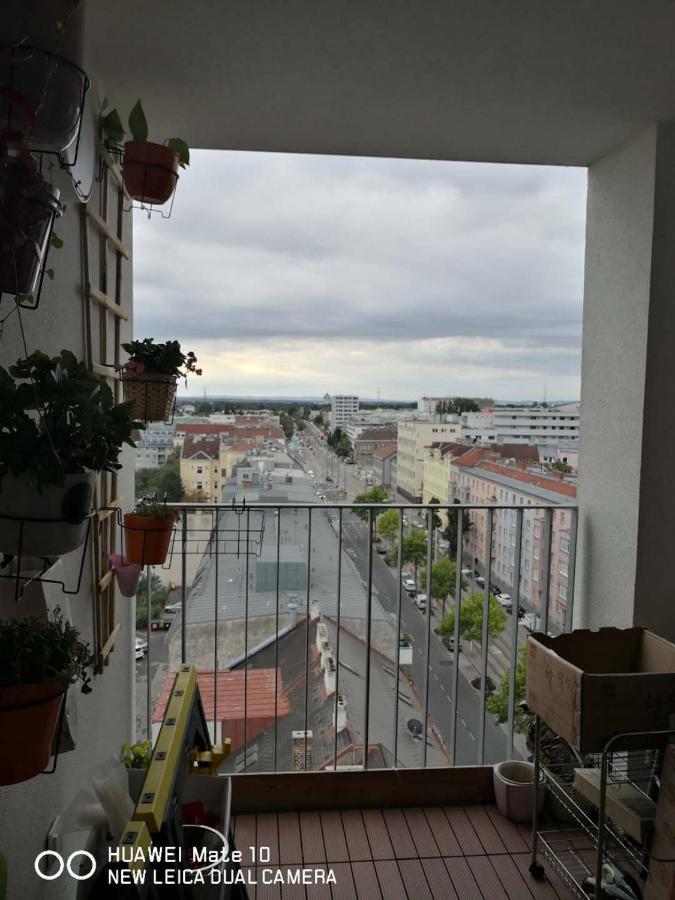 Modern Apartment Bei U Bahn Simmering Viena Exterior foto