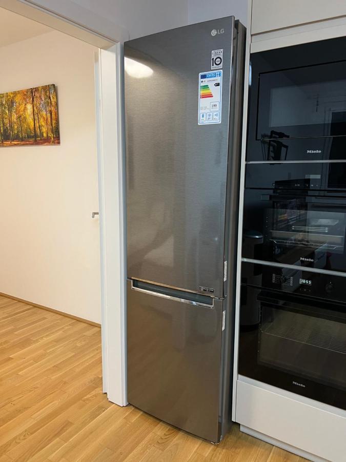 Modern Apartment Bei U Bahn Simmering Viena Exterior foto